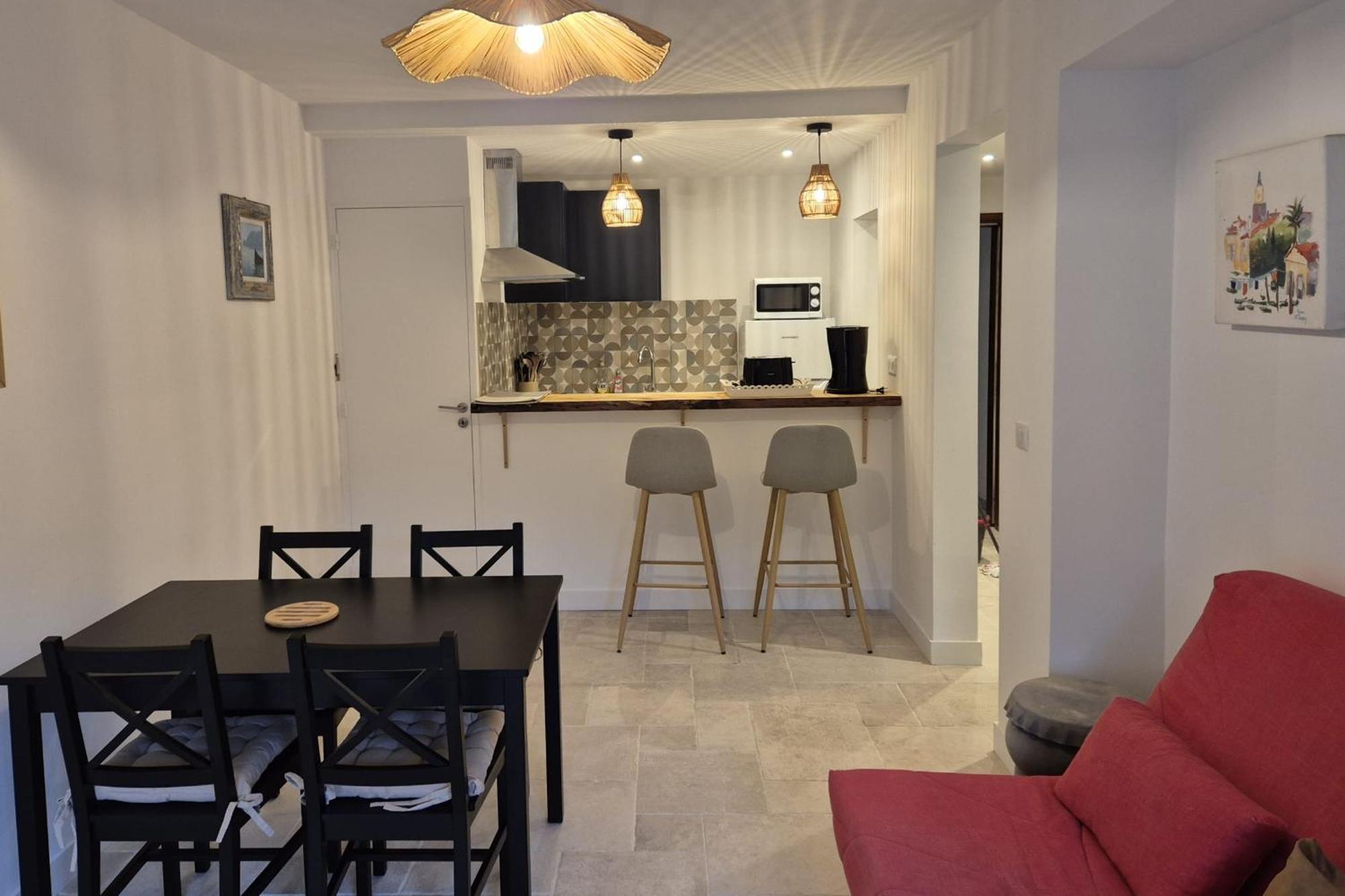 Charming 42m With Terrace In The Center *